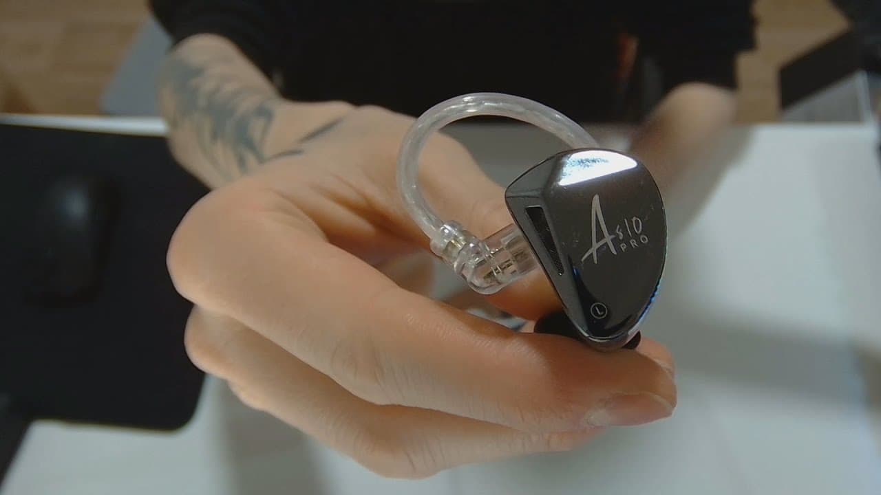 Thumbnail do vídeo Review of the KZ AS10 Pro - A sound so clear you and your eardrums will either love it or hate it