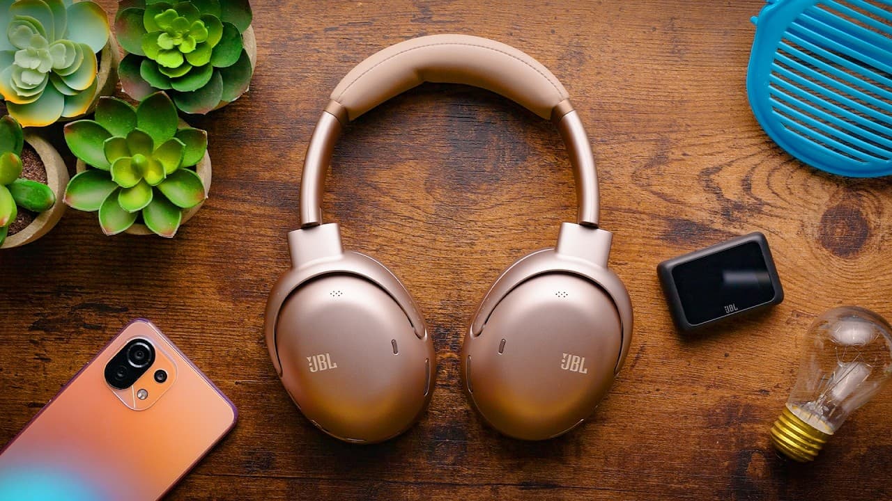 Thumbnail do vídeo These Headphones Are Built For The FUTURE - JBL Tour One M3 review