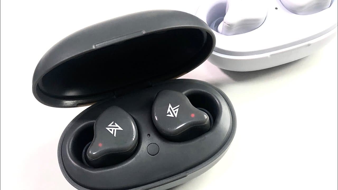 Thumbnail do vídeo KZ S1 vs KZ S1D 'Truly Wireless' QUICK LOOK! - KZ S1 Quick Unboxing