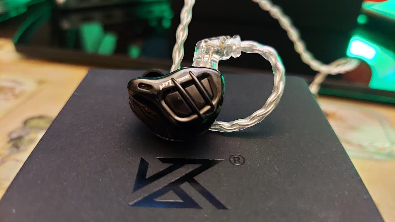 Thumbnail do vídeo KZ ZAR (flagship)first impressions