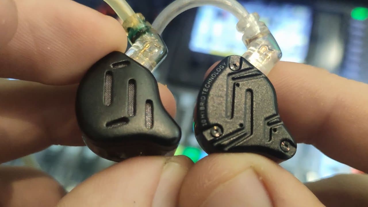 Thumbnail do vídeo KZ Zax e Zs10 Pro X: Iguais, mas diferentes... MINHA OPINIÃO
