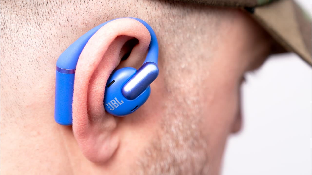 Thumbnail do vídeo These Headphones Are Different...
