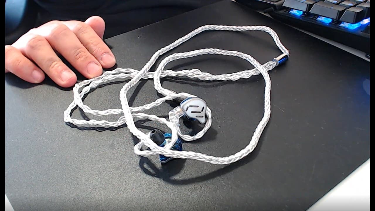 Capa do vídeo oficial: Review do cabo KZ Silver Plated Upgrade Cable / KZ-89-7 / 1064 / 784, 8 Core. Vale o Upgrade?