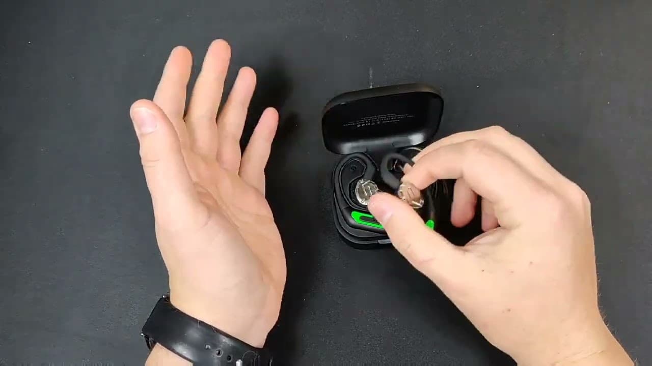 Thumbnail do vídeo KZ AZ10 Bluetooth adapter unboxing and first impressions