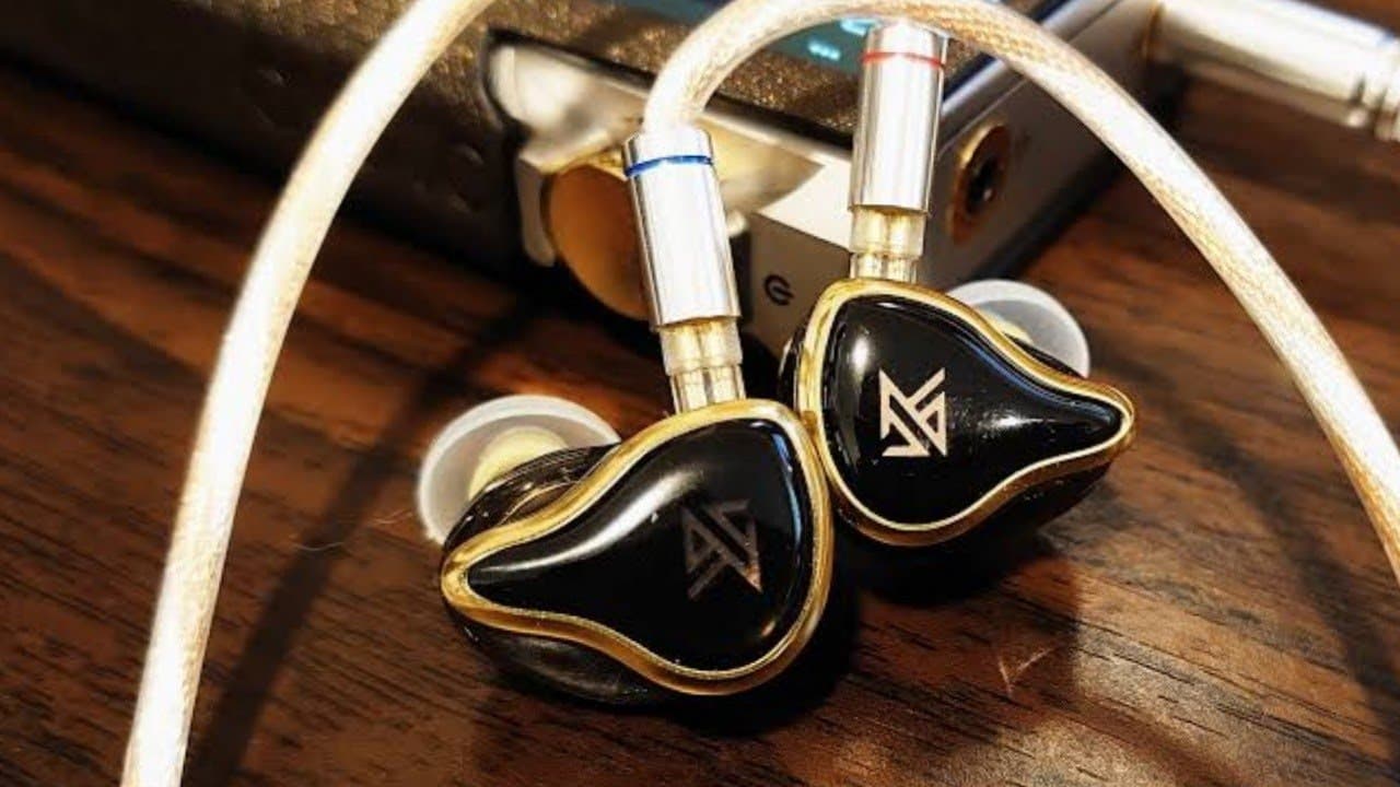 Thumbnail do vídeo KZ ZAS Earphone is still the brand's best tuned Earphone with 7BA and 1DD Hybrid Drivers