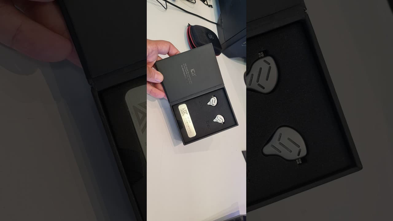 Capa do vídeo oficial: Unboxing KZ ZAX: Tudo Que Vem na Caixa + Primeiras Impressões