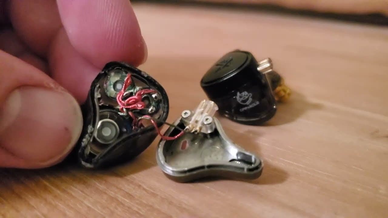 Thumbnail do vídeo Exposing KZ fake / useless drivers in their earphones. Feat. KZ DQ6, KZ x CRN / ZEX Pro