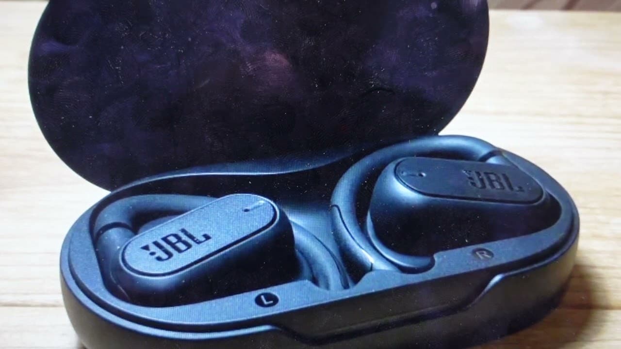 Thumbnail do vídeo How to Pair JBL Soundgear Sense Earbuds with iPhone/Samsung/Microsoft/Android