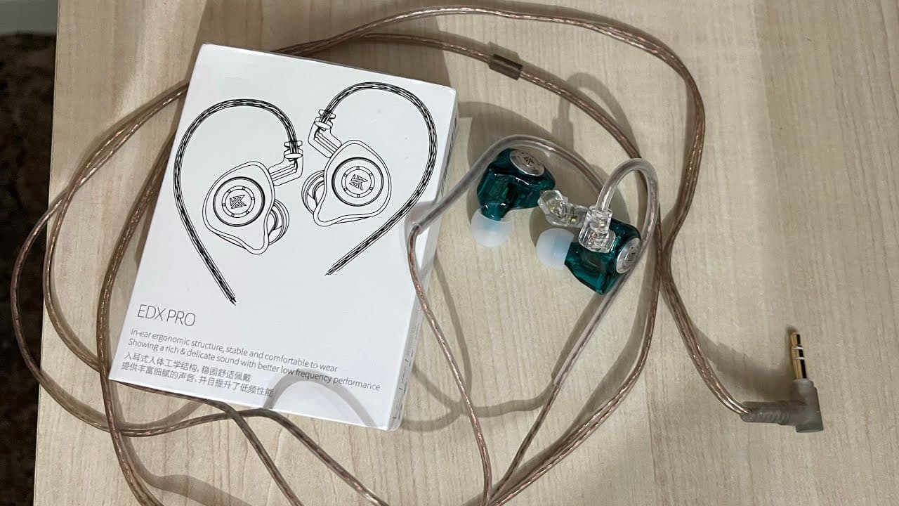 Thumbnail do vídeo KZ EDX Pro In Ear Monitor earpiece unboxing