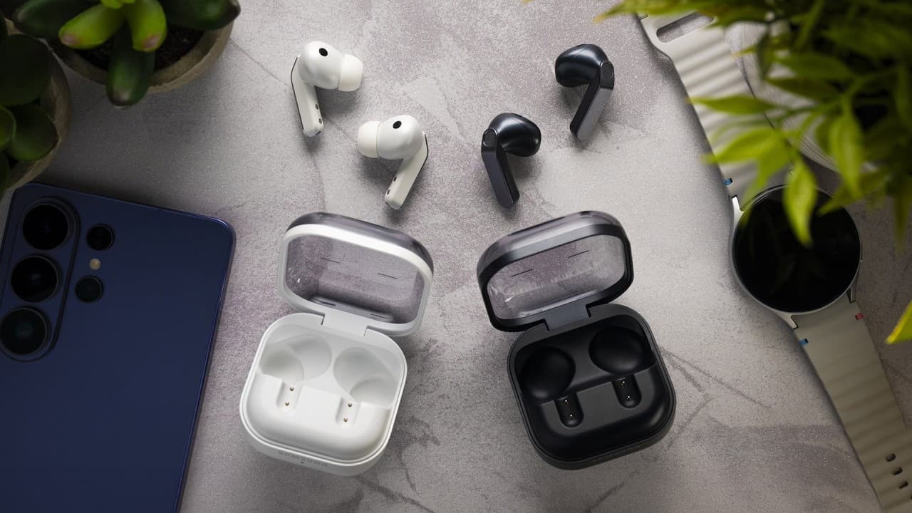 Thumbnail do vídeo Samsung Galaxy Buds4 vs. Buds4 Pro: Which one should you buy?