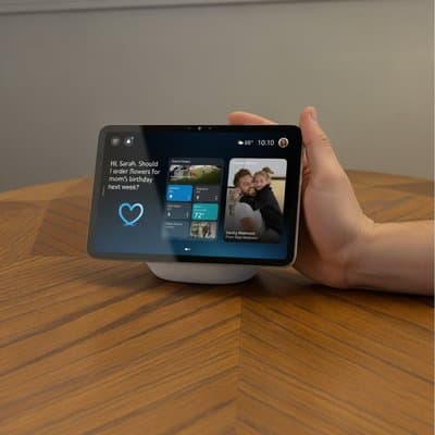 Amazon Echo Show 11: in_hand