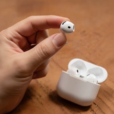 Apple AirPods 4: in_hand