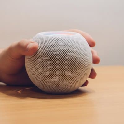 Apple HomePod Mini: in_hand