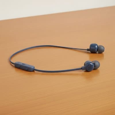 JBL Tune 135BT: side