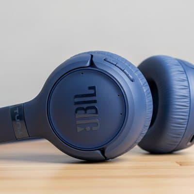 JBL Tune 680NC: side