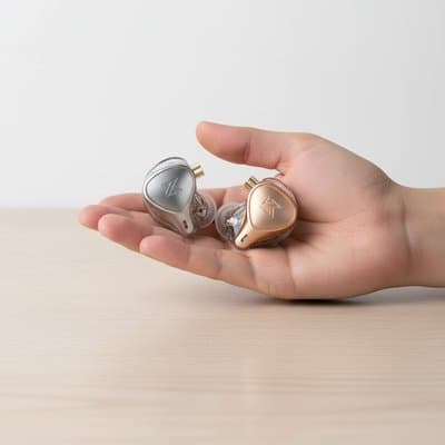 KZ ZEX Pro: in_hand